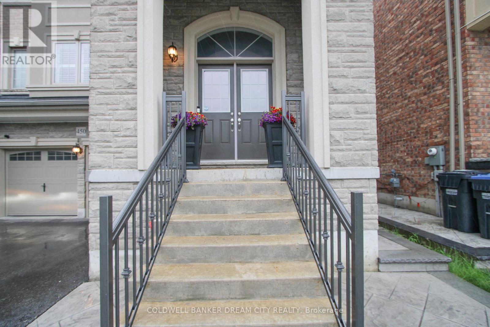 Photo 3 of 450 Brisdale Drive, Brampton ON
