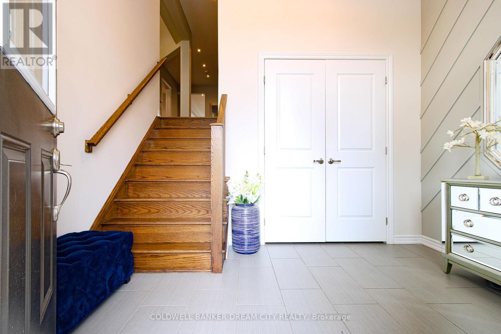 Photo 5 of 450 Brisdale Drive, Brampton ON