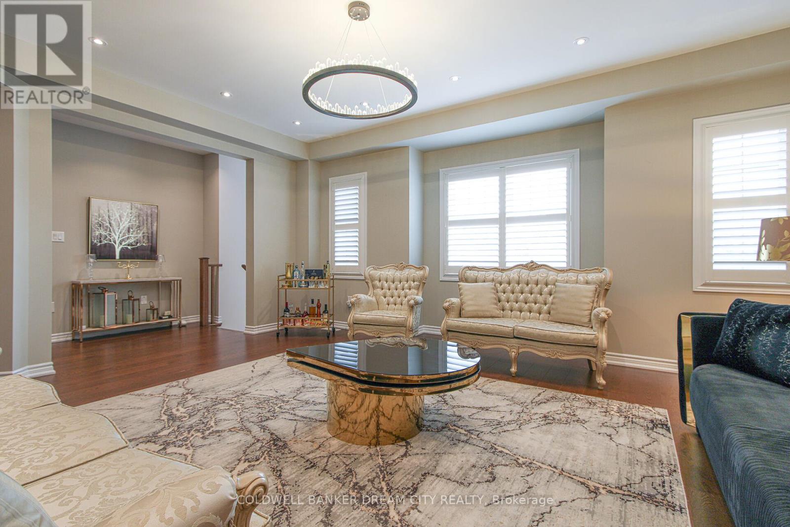 Photo 7 of 450 Brisdale Drive, Brampton ON