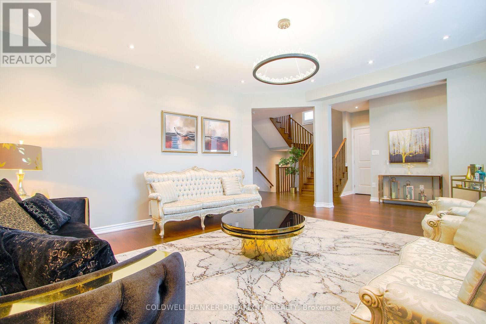 Photo 9 of 450 Brisdale Drive, Brampton ON