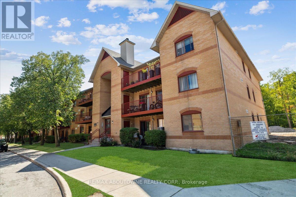 Photo 1 of 1111 1492 Pilgrims Way, Oakville ON