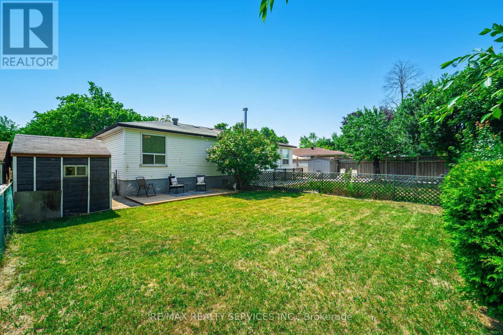 Photo 20 of 48 Glenmore Crescent, Brampton ON