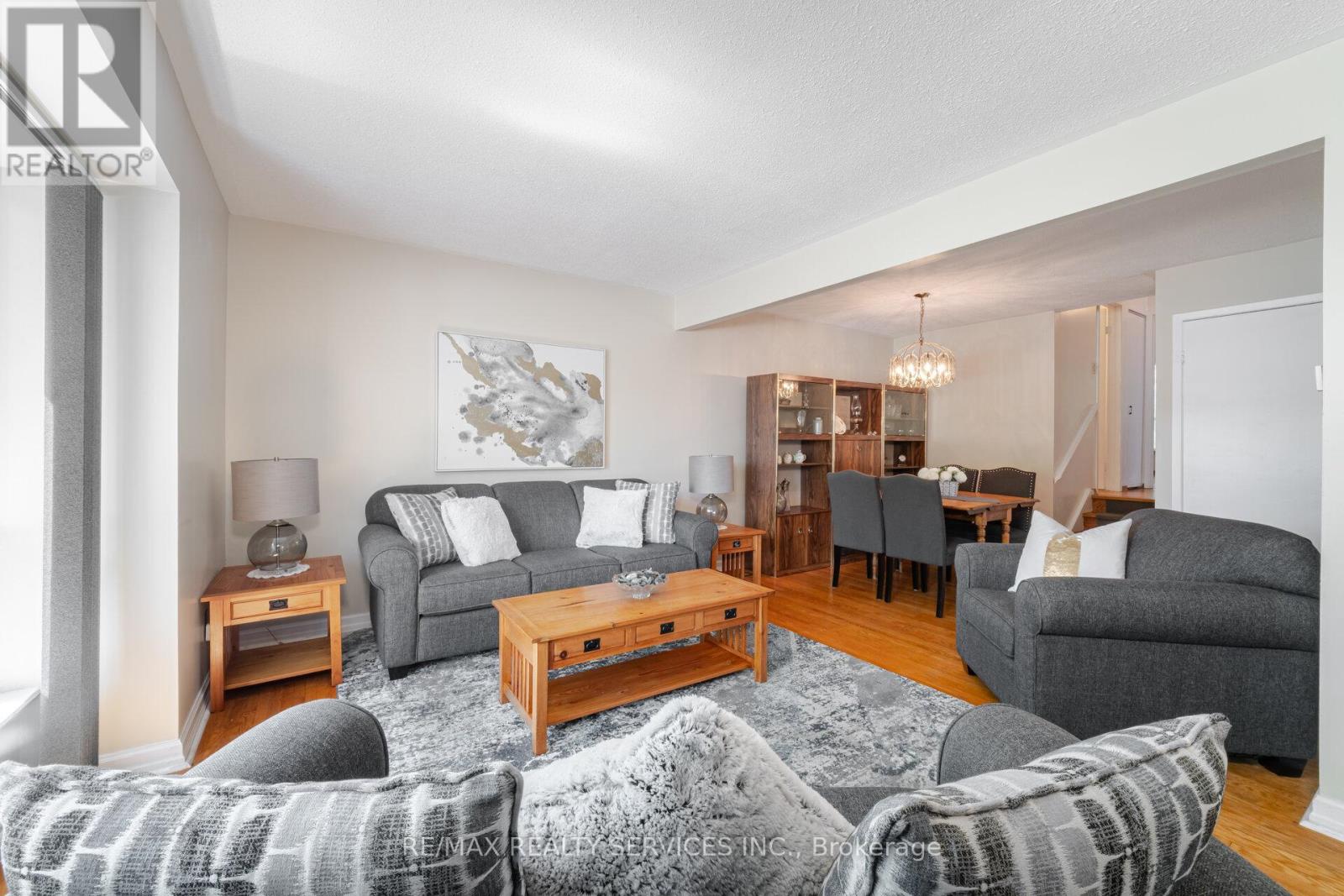 Photo 5 of 48 Glenmore Crescent, Brampton ON