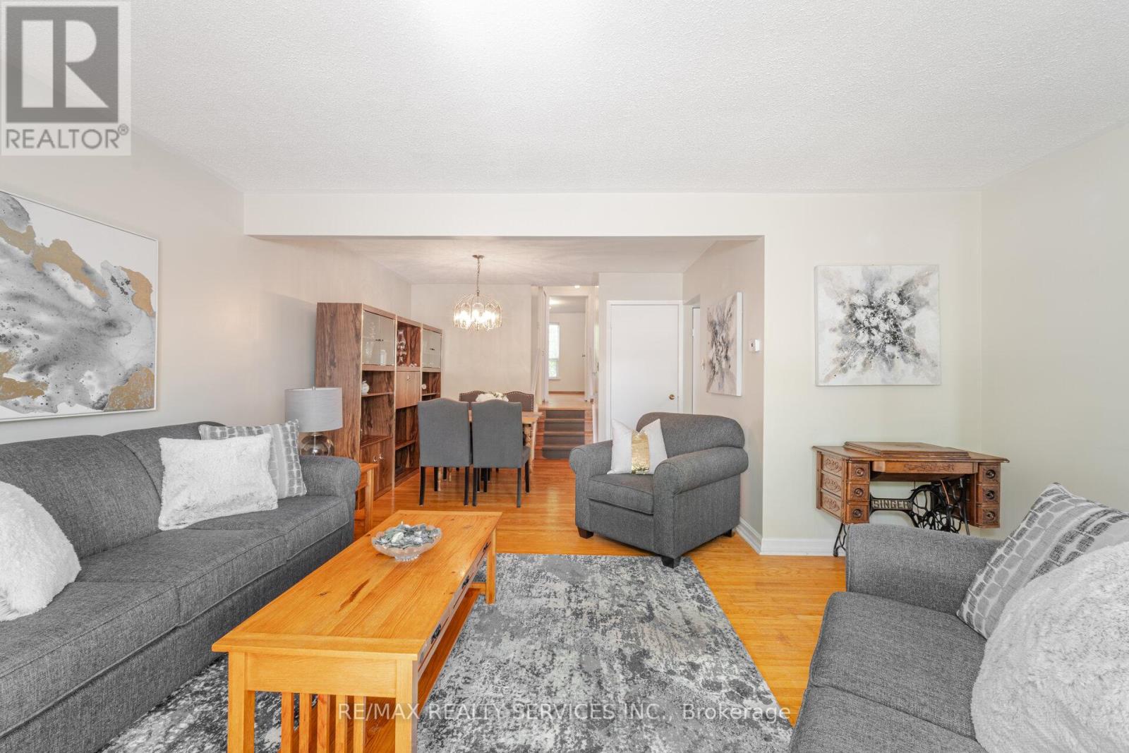 Photo 6 of 48 Glenmore Crescent, Brampton ON