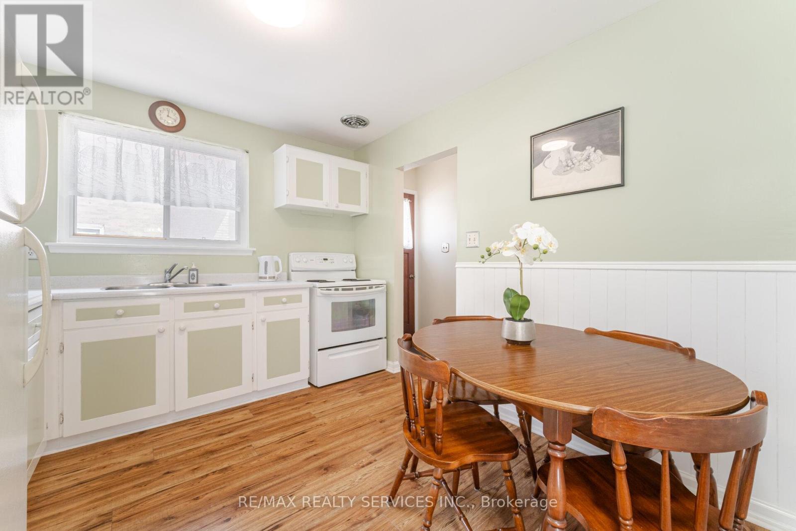 Photo 8 of 48 Glenmore Crescent, Brampton ON