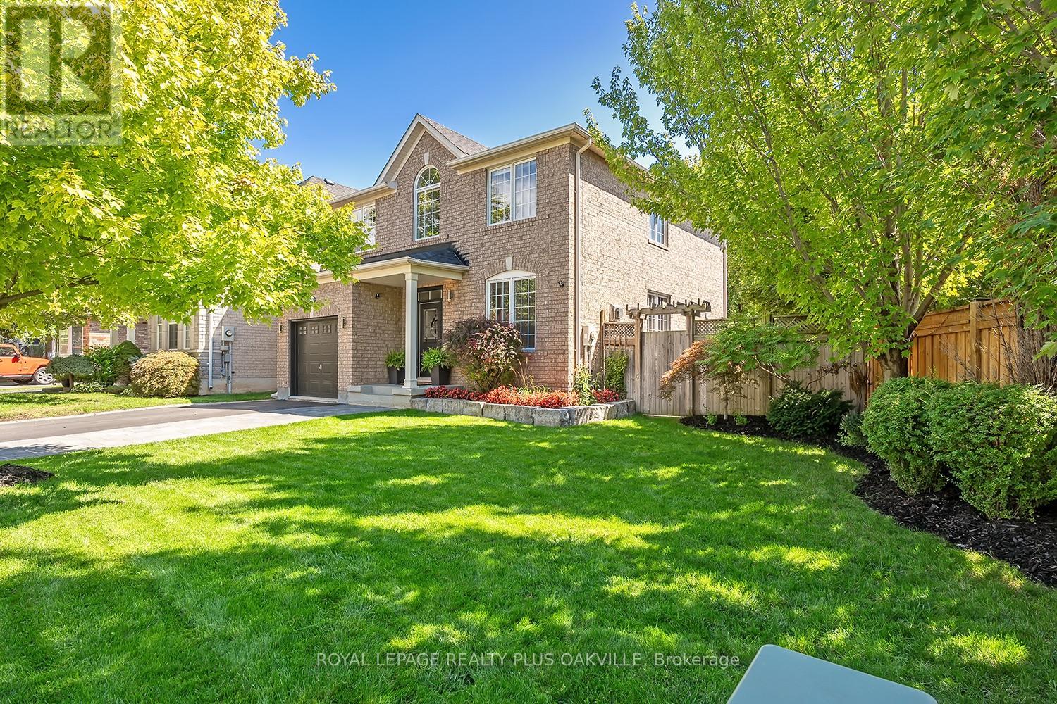 Photo 2 of 3174 Scotscraig Crescent, Oakville ON