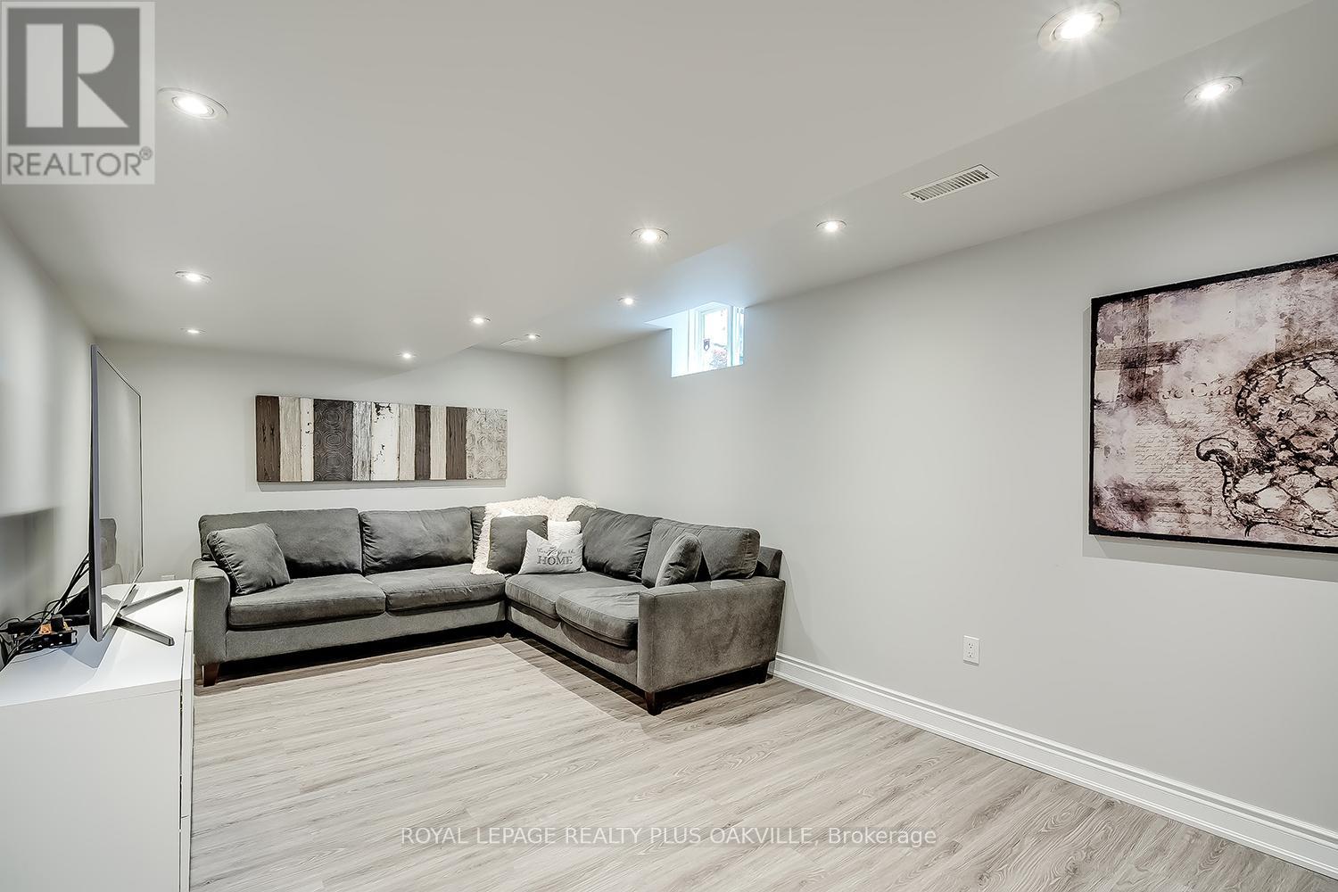 Photo 33 of 3174 Scotscraig Crescent, Oakville ON