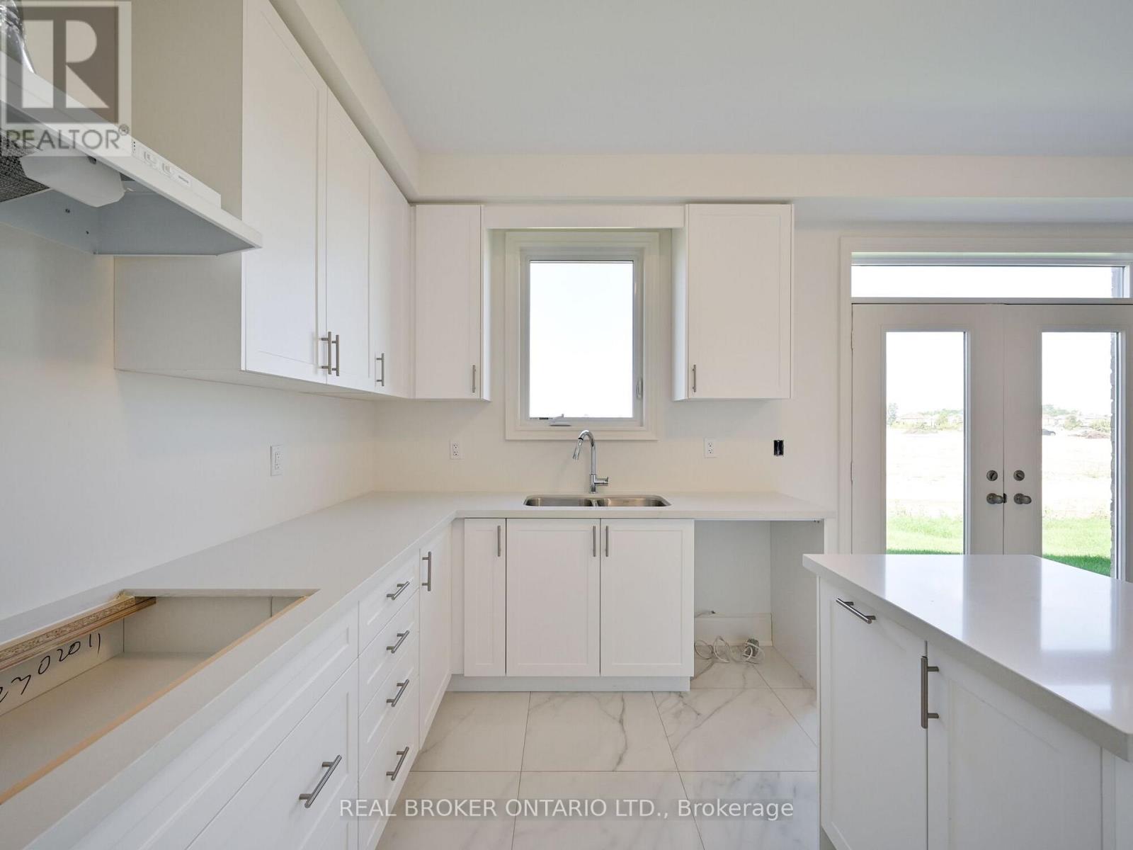 Photo 17 of 1555 Severn Drive, Milton ON