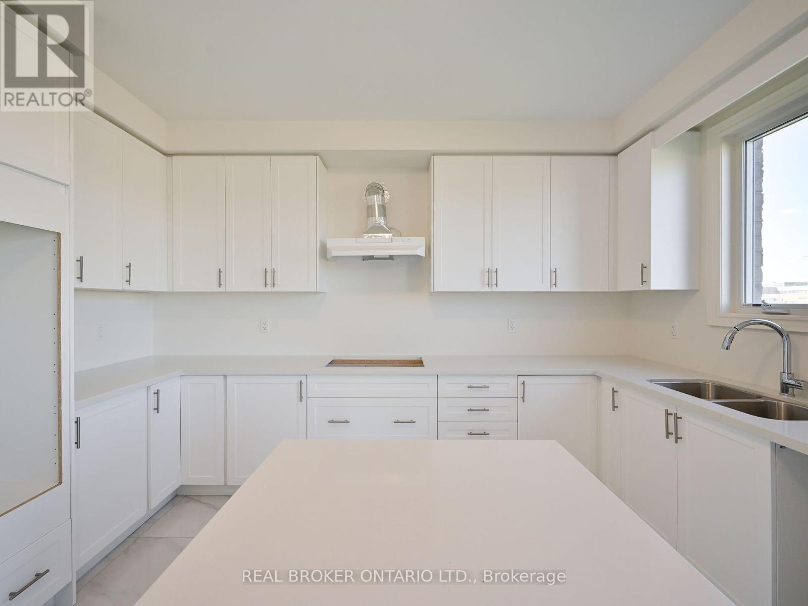 Photo 18 of 1555 Severn Drive, Milton ON