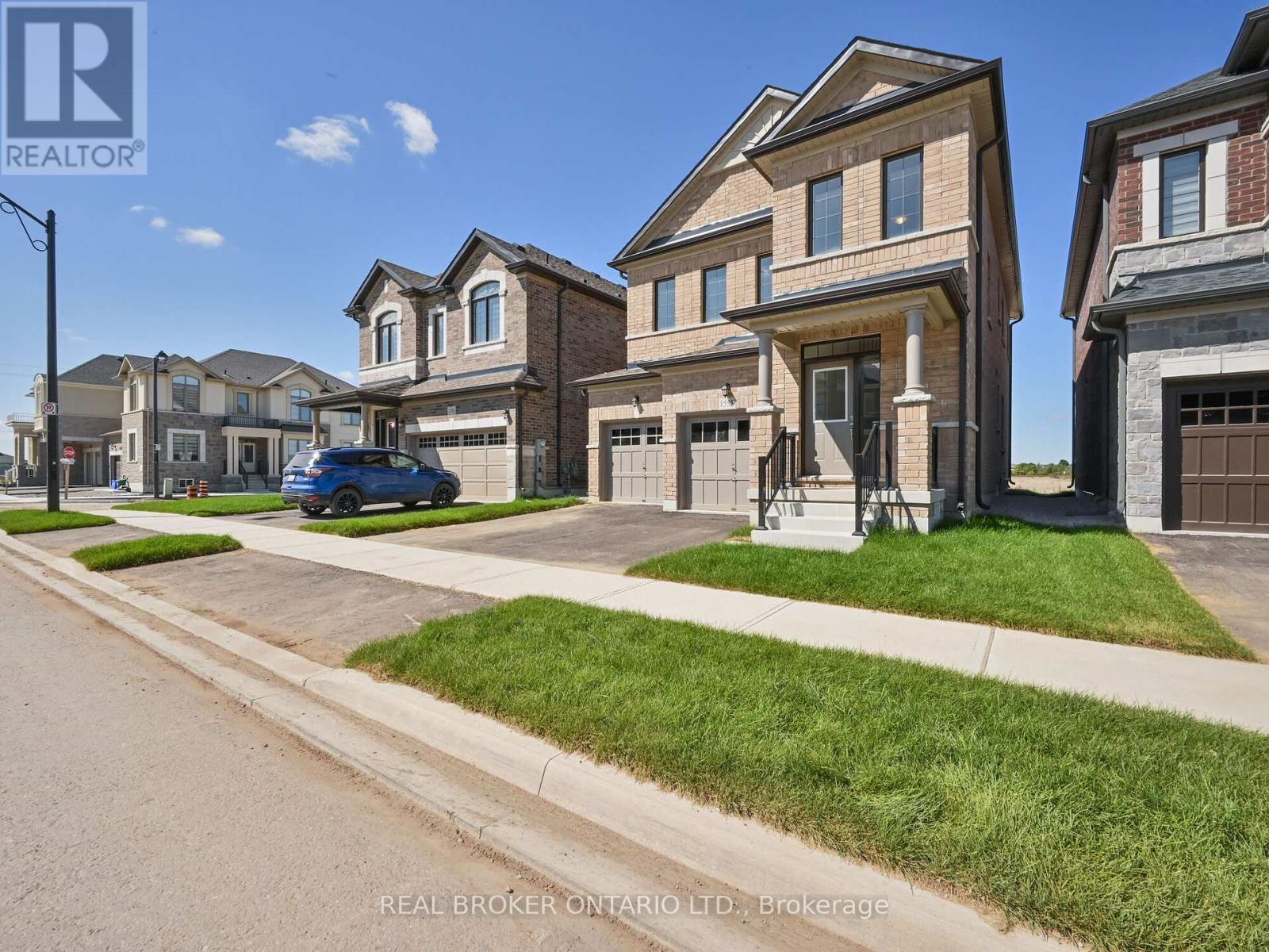 Photo 3 of 1555 Severn Drive, Milton ON