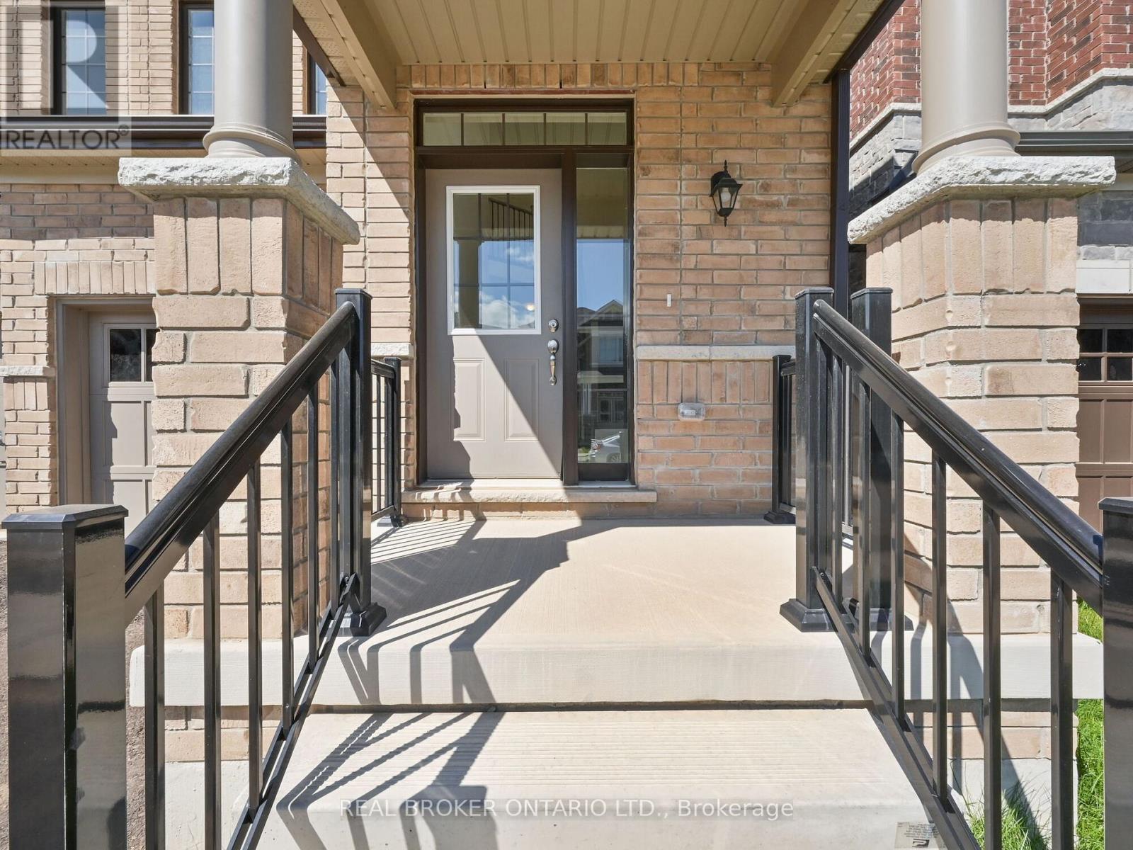 Photo 4 of 1555 Severn Drive, Milton ON