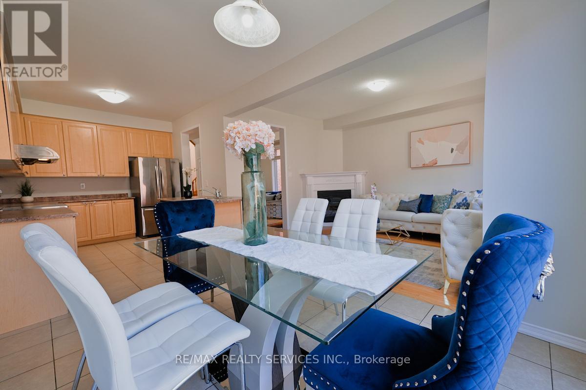 Photo 16 of 30 Loftsmoor Drive, Brampton ON