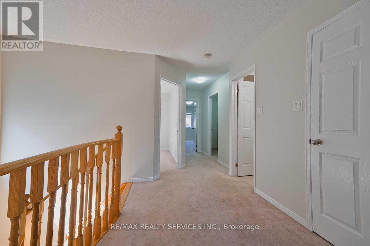 Photo 18 of 30 Loftsmoor Drive, Brampton ON