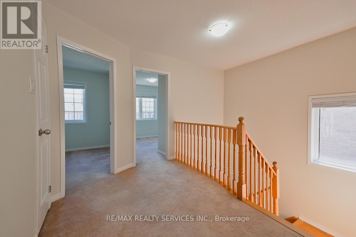 Photo 19 of 30 Loftsmoor Drive, Brampton ON