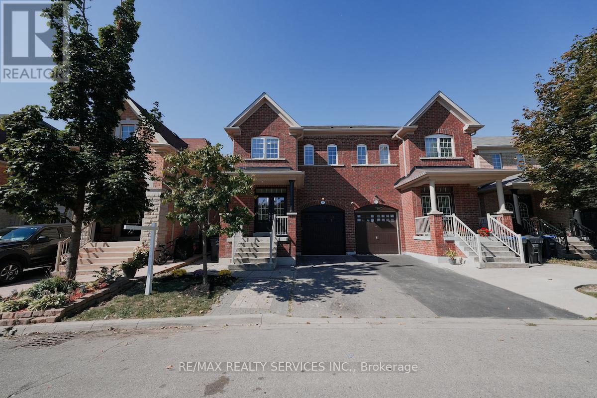 Photo 2 of 30 Loftsmoor Drive, Brampton ON