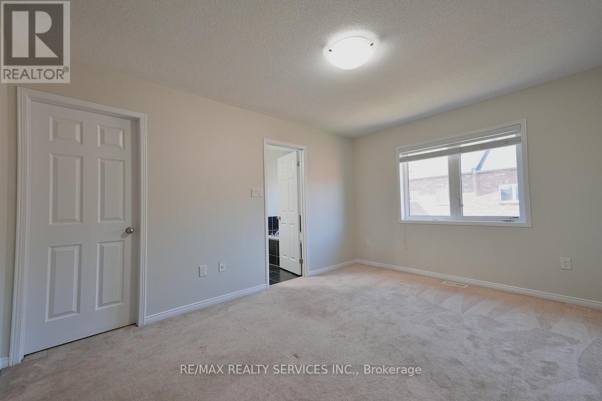 Photo 21 of 30 Loftsmoor Drive, Brampton ON