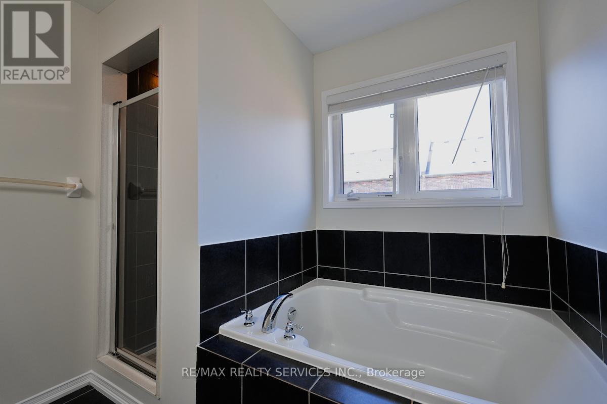 Photo 23 of 30 Loftsmoor Drive, Brampton ON