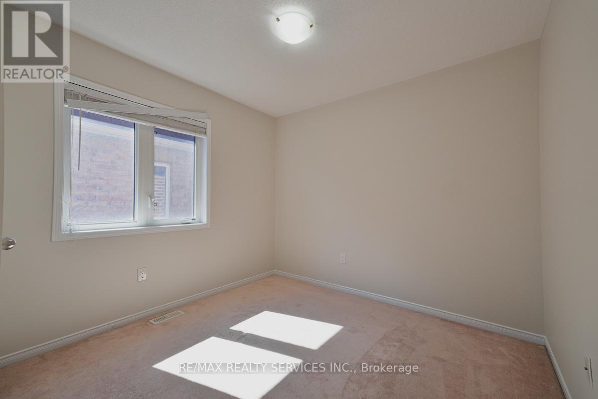 Photo 25 of 30 Loftsmoor Drive, Brampton ON