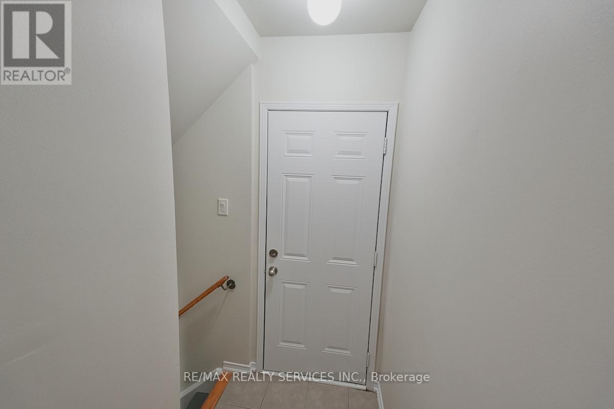 Photo 33 of 30 Loftsmoor Drive, Brampton ON