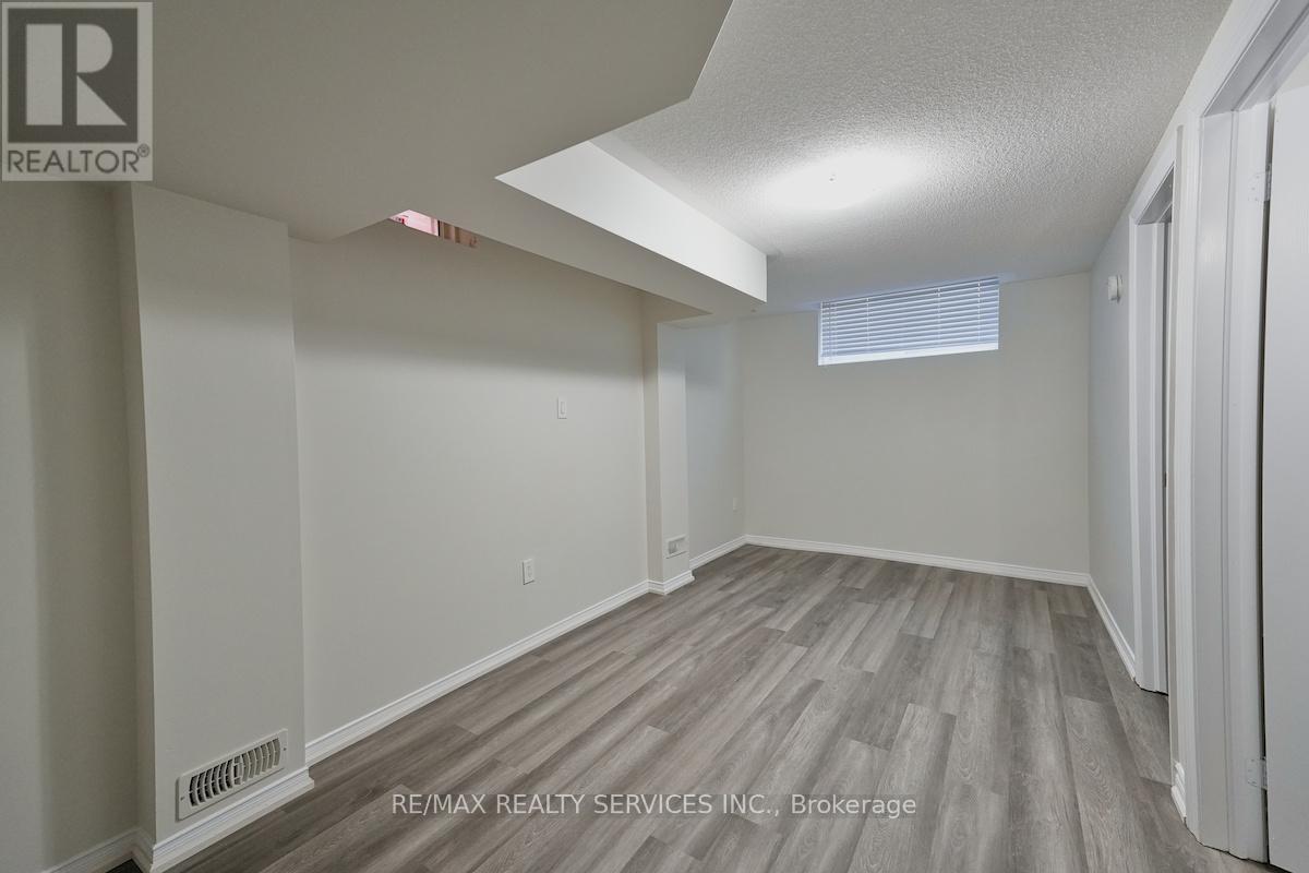 Photo 36 of 30 Loftsmoor Drive, Brampton ON