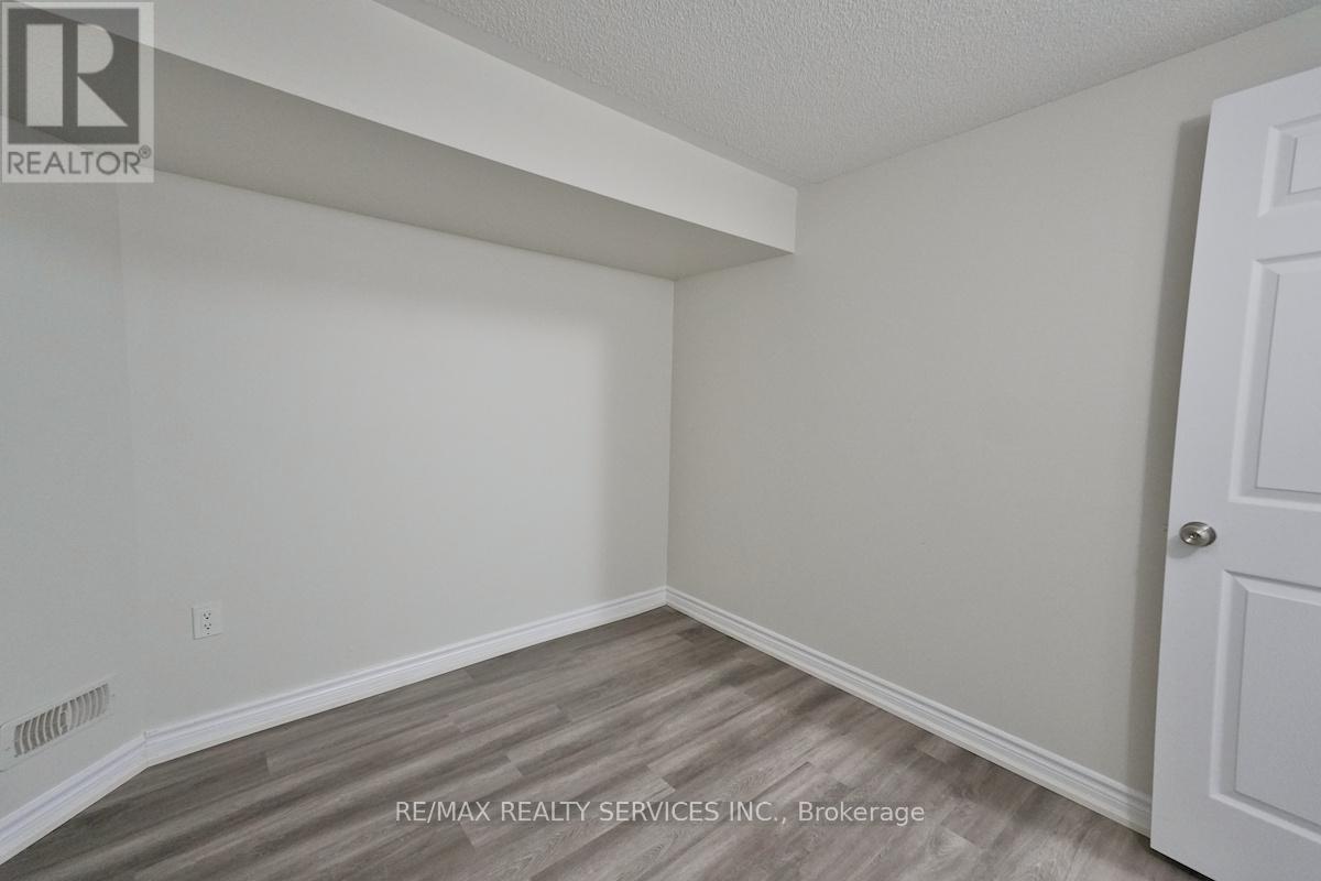 Photo 38 of 30 Loftsmoor Drive, Brampton ON