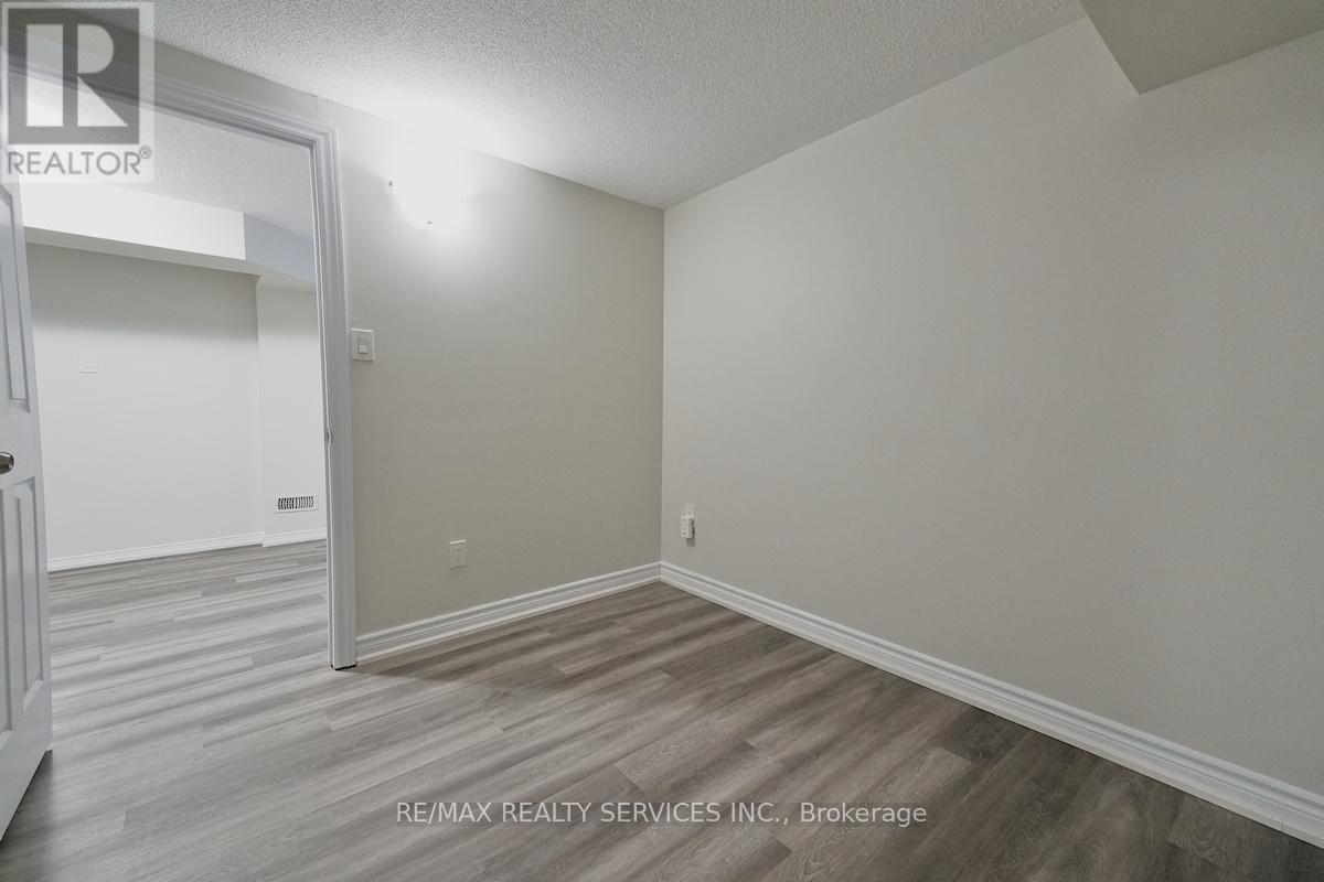 Photo 39 of 30 Loftsmoor Drive, Brampton ON