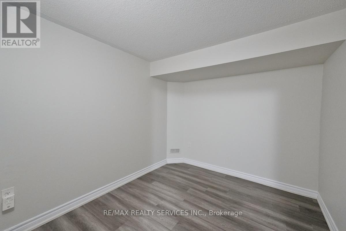 Photo 41 of 30 Loftsmoor Drive, Brampton ON