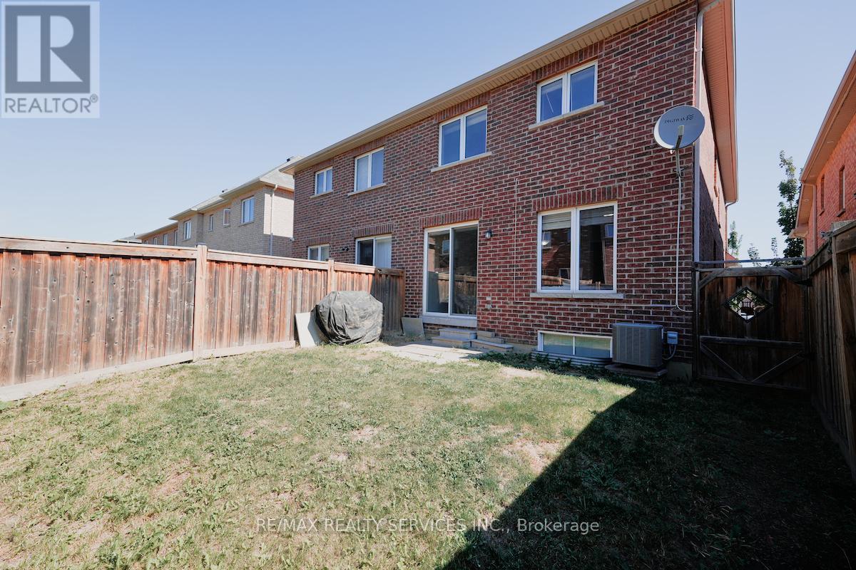 Photo 45 of 30 Loftsmoor Drive, Brampton ON