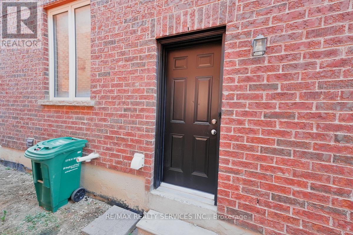Photo 48 of 30 Loftsmoor Drive, Brampton ON
