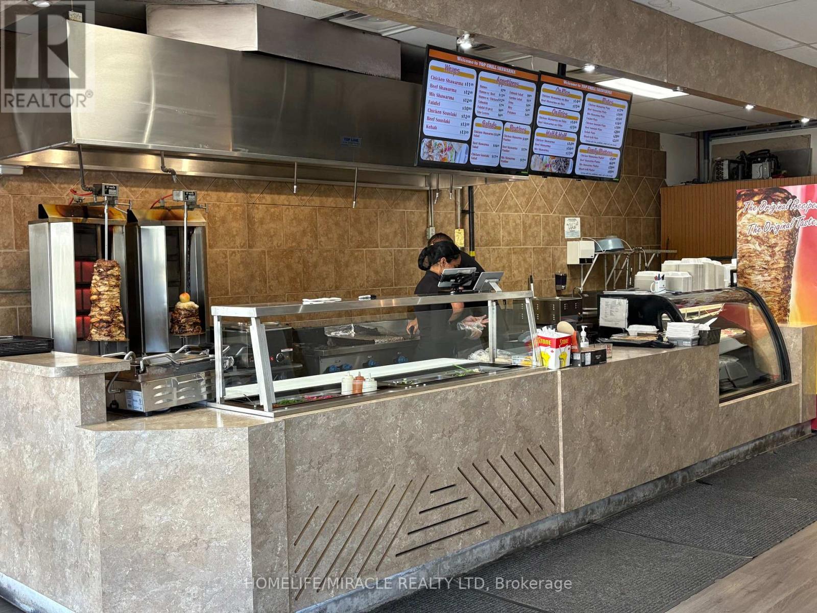 Photo 10 of 6 1900 Lakeshore Road W, Mississauga ON