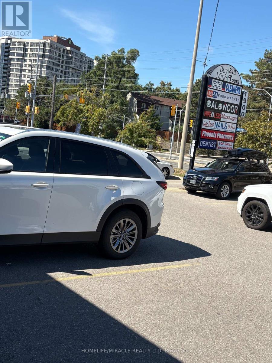 Photo 4 of 6 1900 Lakeshore Road W, Mississauga ON