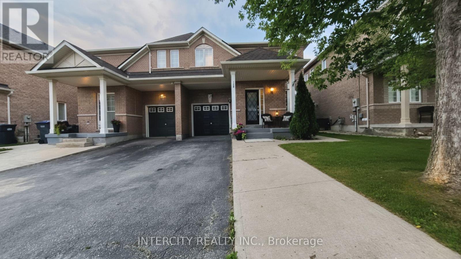 Photo 1 of 16 Sestina Court, Brampton ON