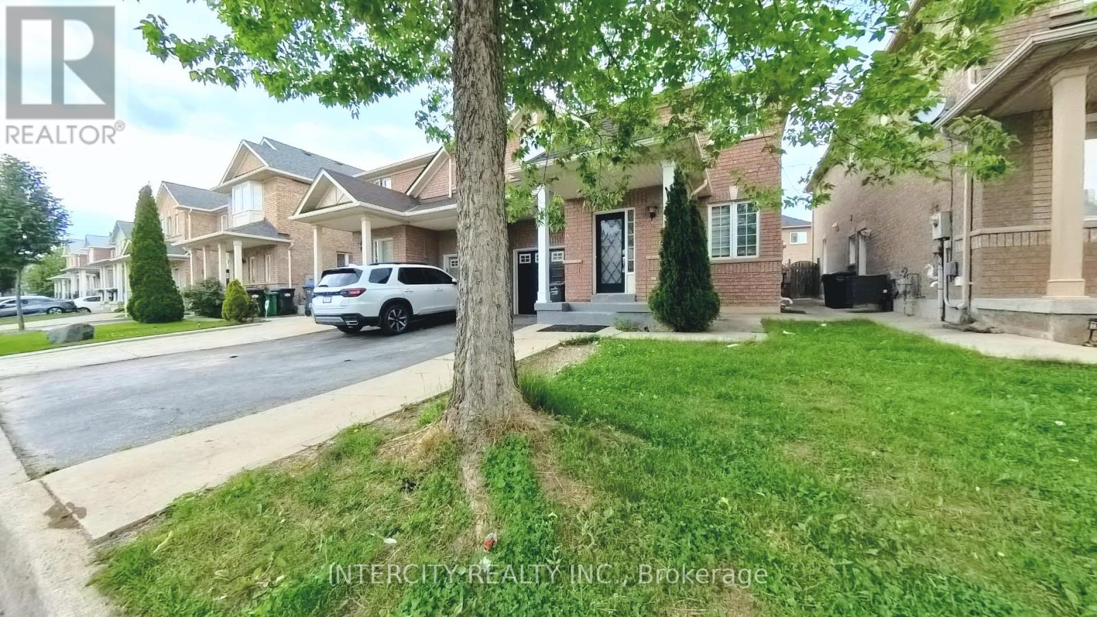 Photo 18 of 16 Sestina Court, Brampton ON