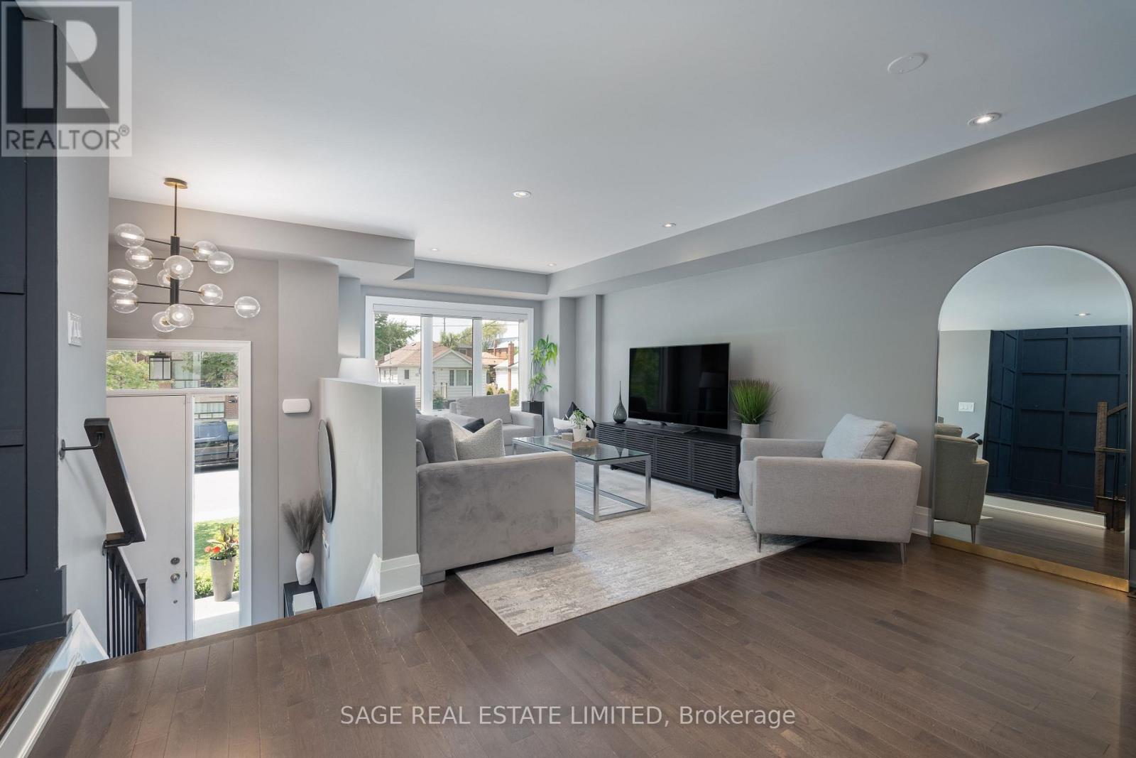 Photo 18 of 81 B Seventeenth Street, Toronto ON
