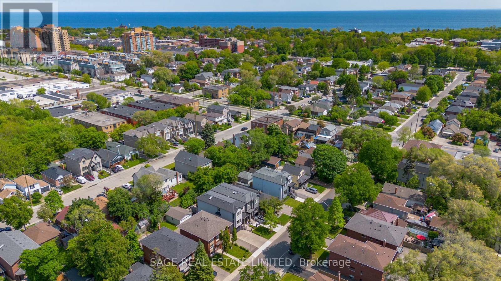 Photo 4 of 81 B Seventeenth Street, Toronto ON