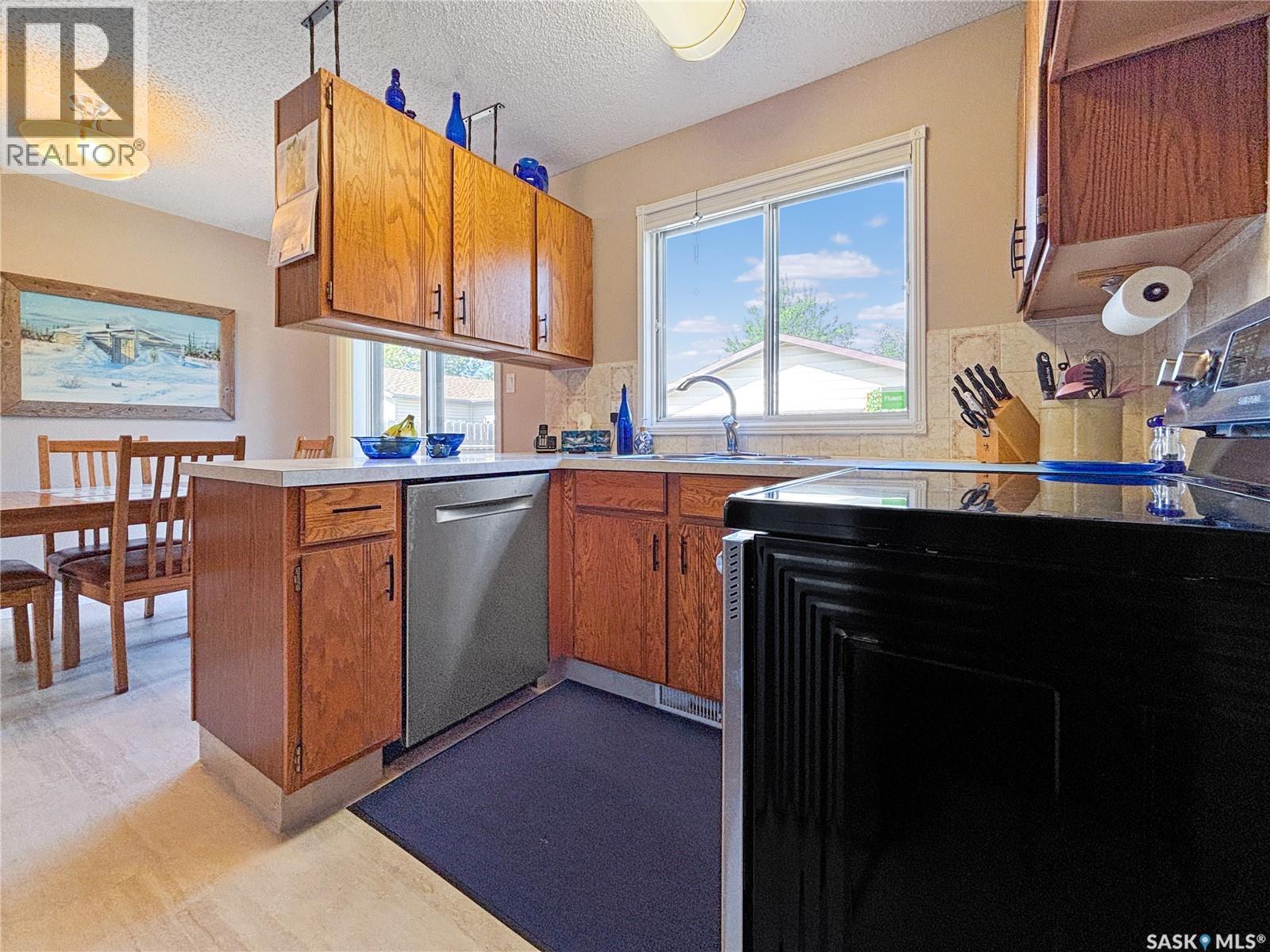 Photo 11 of 315 Ball Crescent, Saskatoon SK