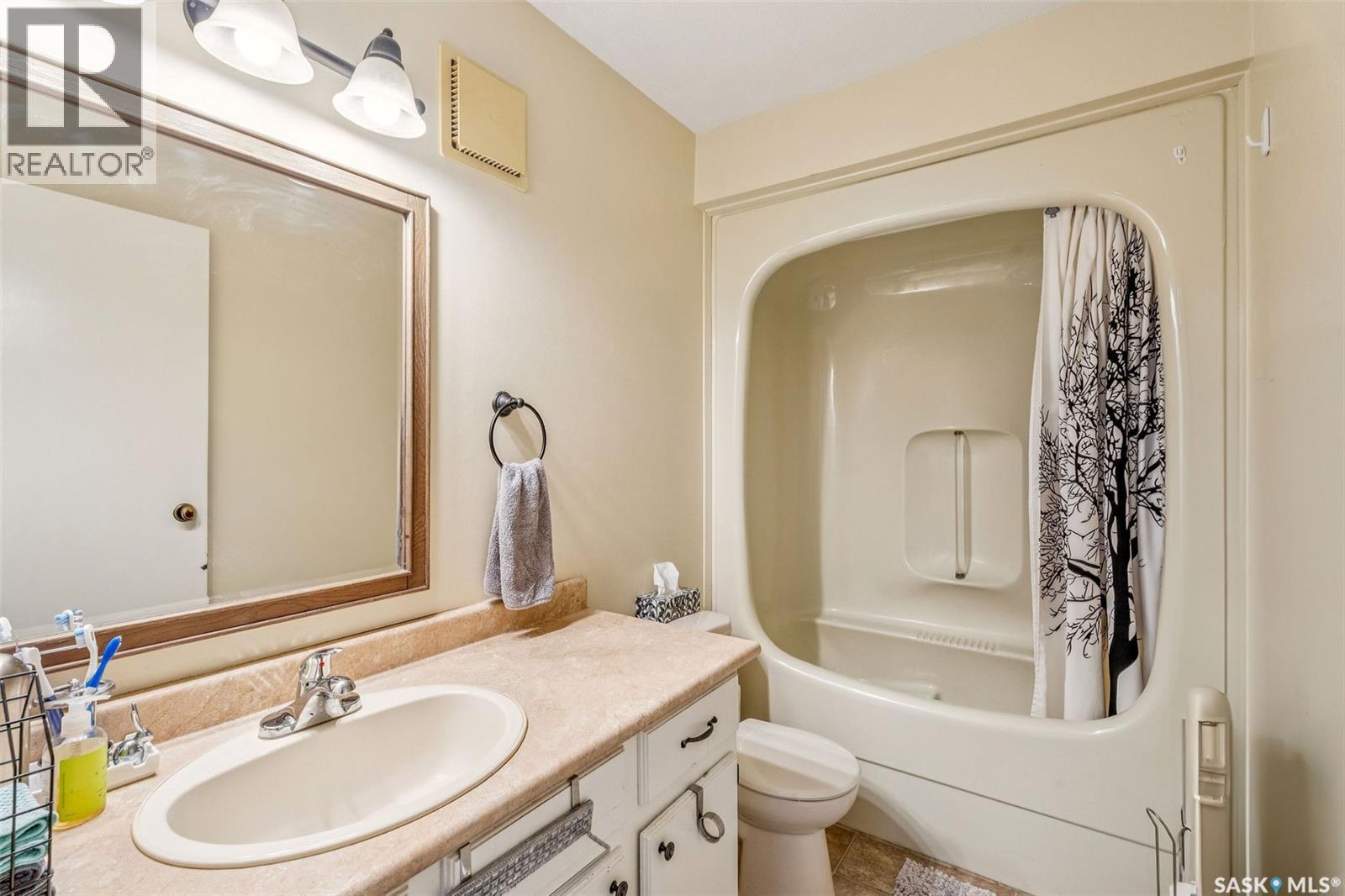 Photo 25 of 402 Crawford Avenue E, Melfort SK