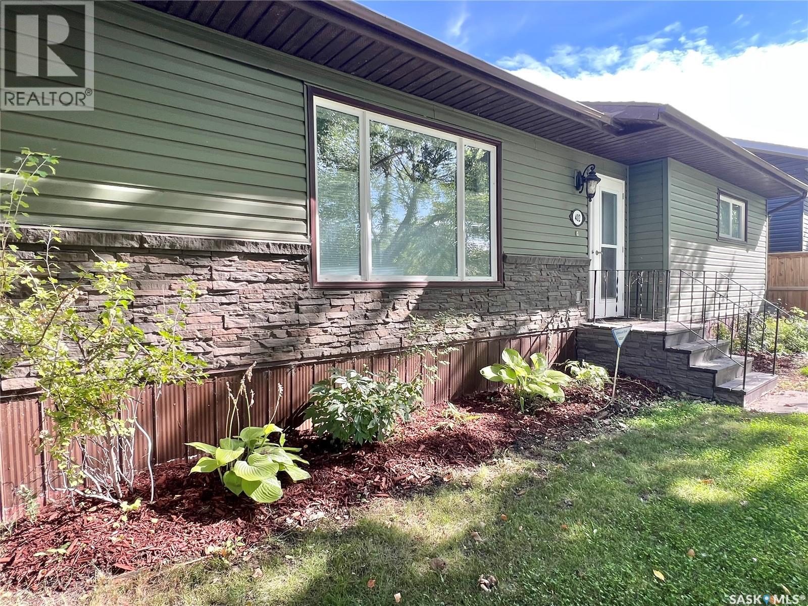 Photo 4 of 402 Crawford Avenue E, Melfort SK