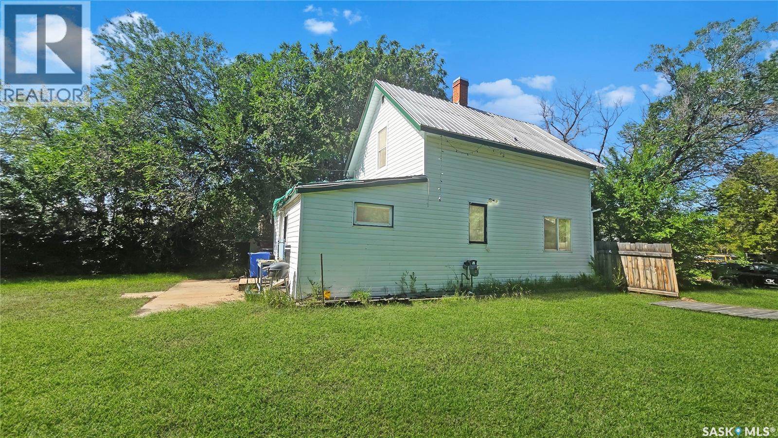 Photo 3 of 1907 14th Street W, Prince Albert SK