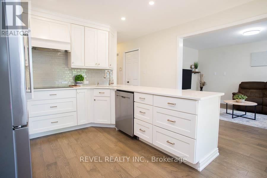 Photo 11 of 89 Dante Crescent, Brantford ON