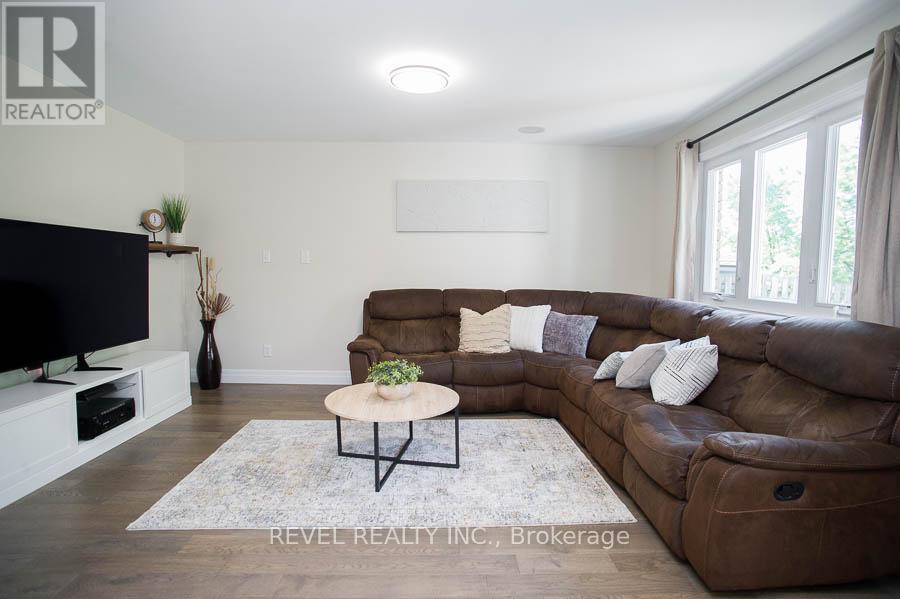 Photo 13 of 89 Dante Crescent, Brantford ON