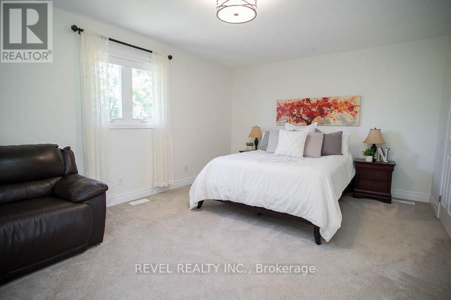 Photo 17 of 89 Dante Crescent, Brantford ON