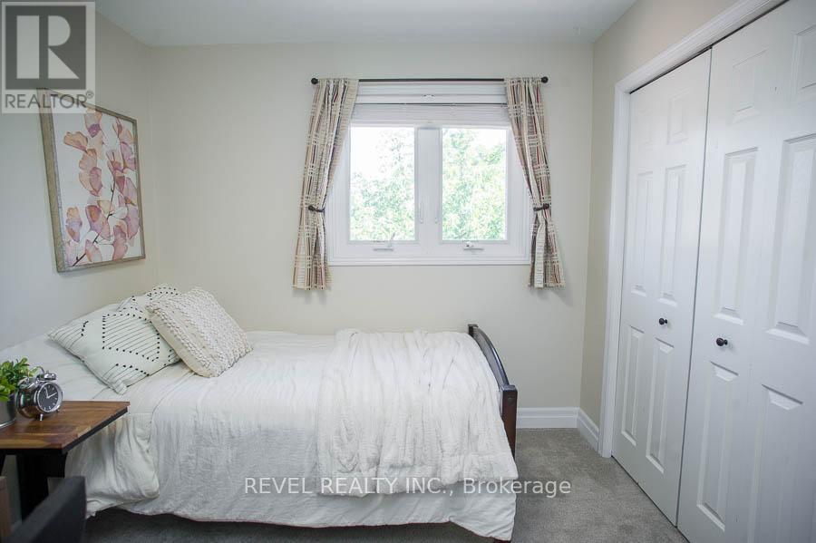 Photo 22 of 89 Dante Crescent, Brantford ON