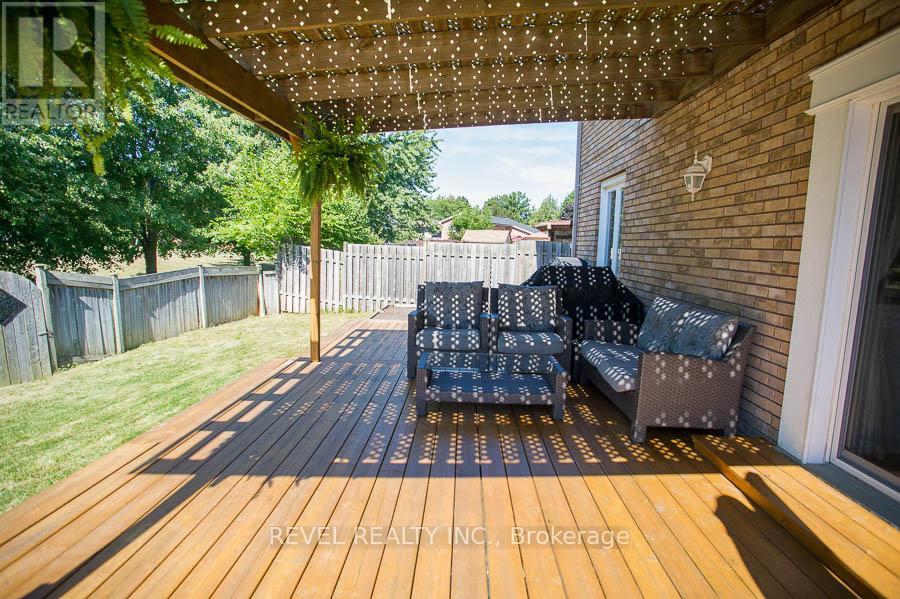 Photo 33 of 89 Dante Crescent, Brantford ON