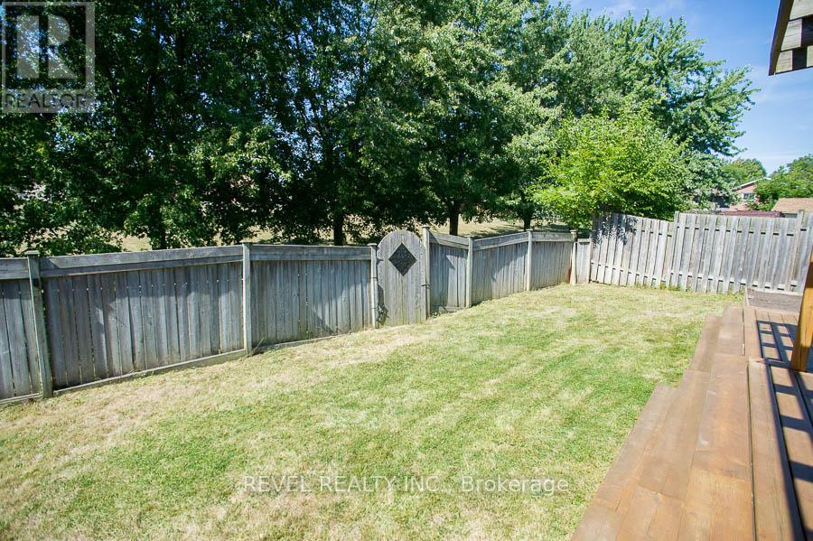 Photo 37 of 89 Dante Crescent, Brantford ON