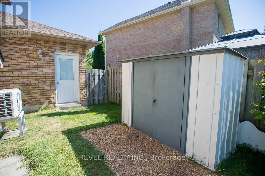 Photo 38 of 89 Dante Crescent, Brantford ON