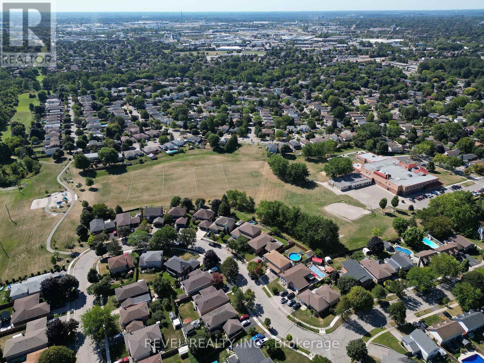 Photo 39 of 89 Dante Crescent, Brantford ON