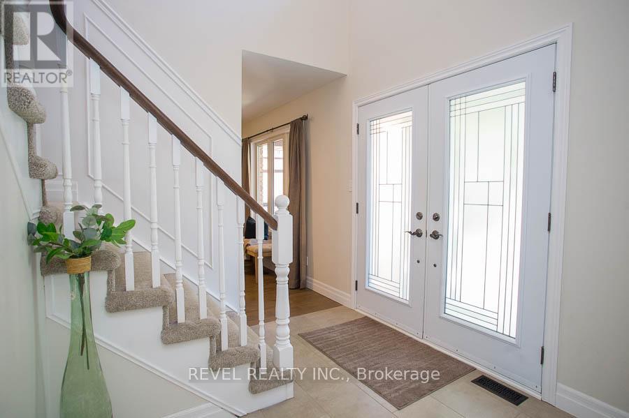 Photo 4 of 89 Dante Crescent, Brantford ON