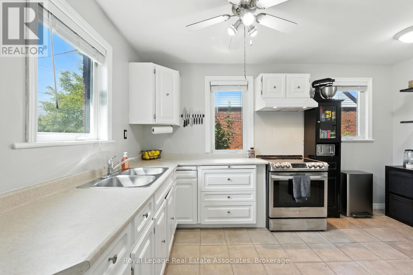 Photo 16 of 7 Deer Avenue, Hamilton ON