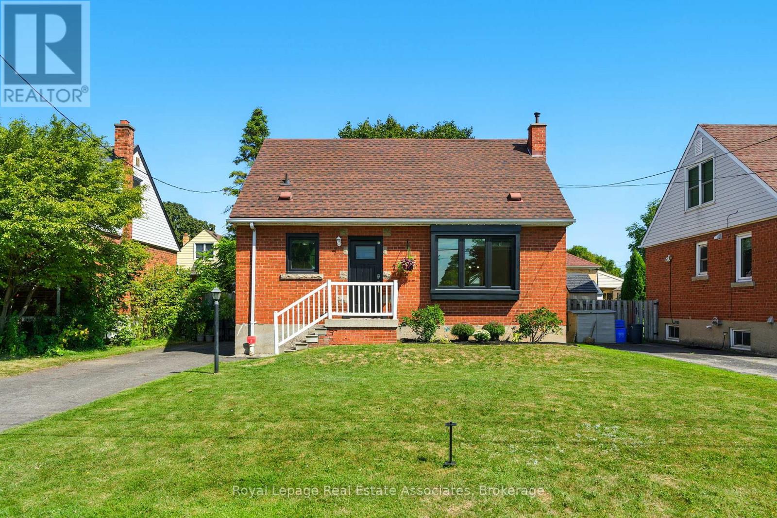 Photo 2 of 7 Deer Avenue, Hamilton ON